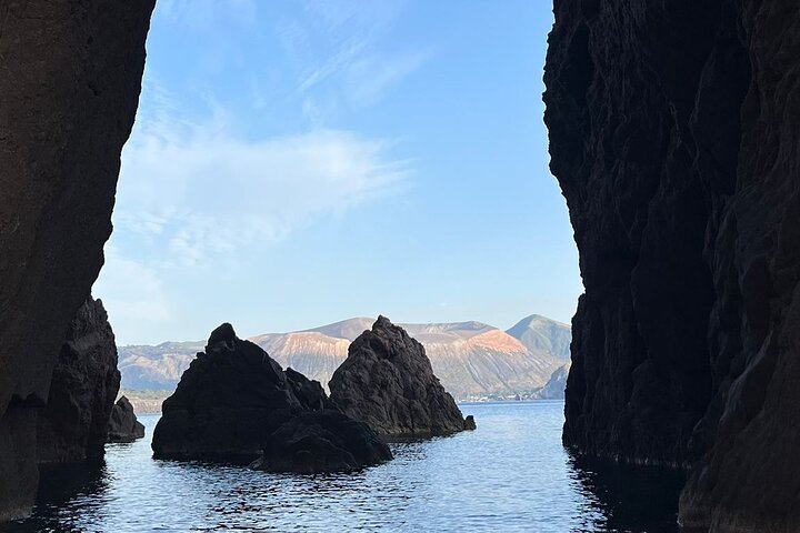Excursion en bateau depuis Lipari entre les volcans et les paysages non contaminés 4/6 pax