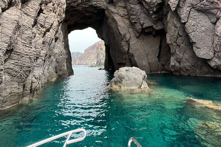 Excursion en bateau depuis Lipari entre les volcans et les paysages non contaminés 4/6 pax