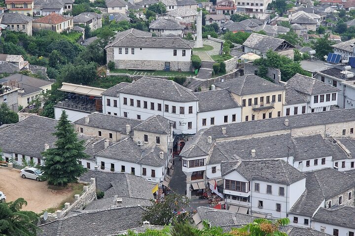 Ksamil eller Saranda: Gjirokaster gamleby, Blue Eye og Lekursi