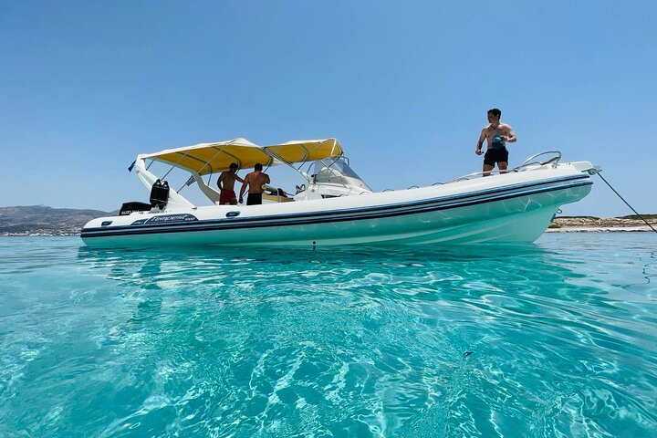 Esplora le Cicladi di Paros Antiparos con un tour privato di lusso