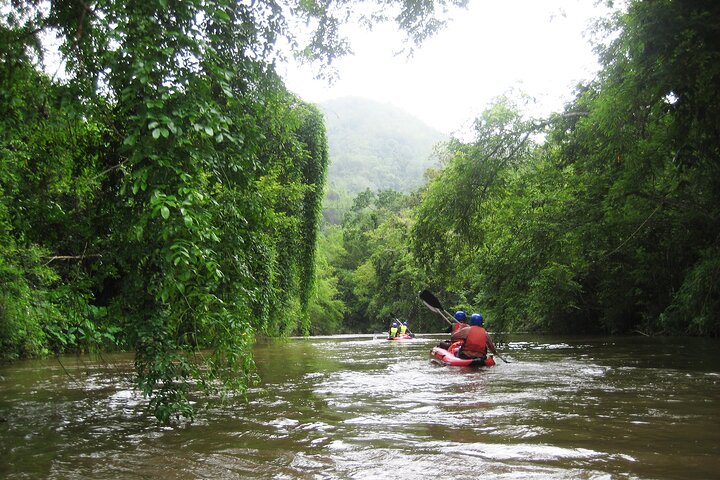 2 Días Multi Aventura en Nam Ha NPA: Trek y Kayak