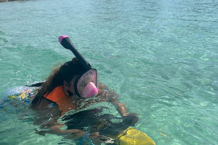 Aventura de snorkel en scooter marino en las Bahamas