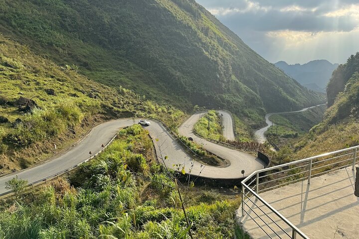 Ha Giang Loop 4 Jours 3 Nuits Tour à moto avec cavalier facile