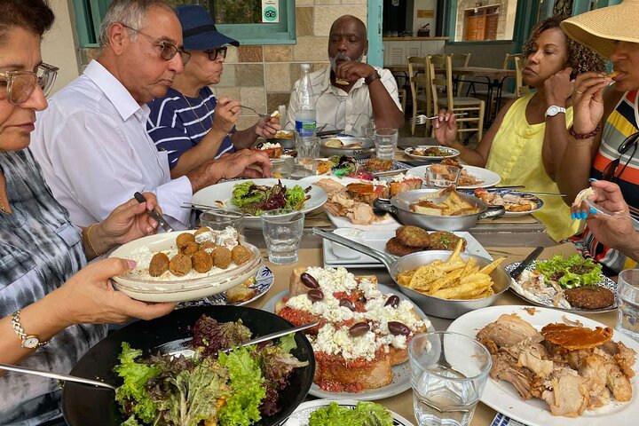 Tour de comida tradicional, degustación de aceite de oliva con almuerzo en Kalamata, Messinia.