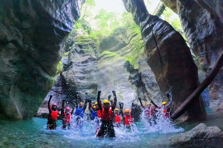 Canyoningtour in de mooiste kloof van Niyodogawa