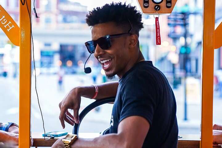 Tour privado por Detroit Pedal Pub – Una experiencia de primera clase en el centro