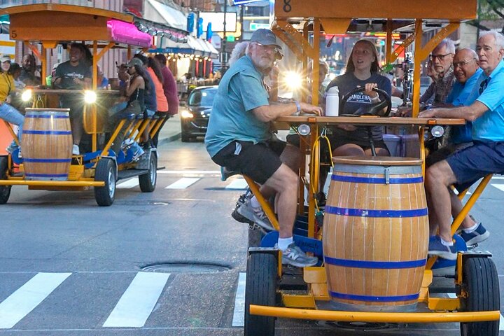 Tour privado por Detroit Pedal Pub – Una experiencia de primera clase en el centro
