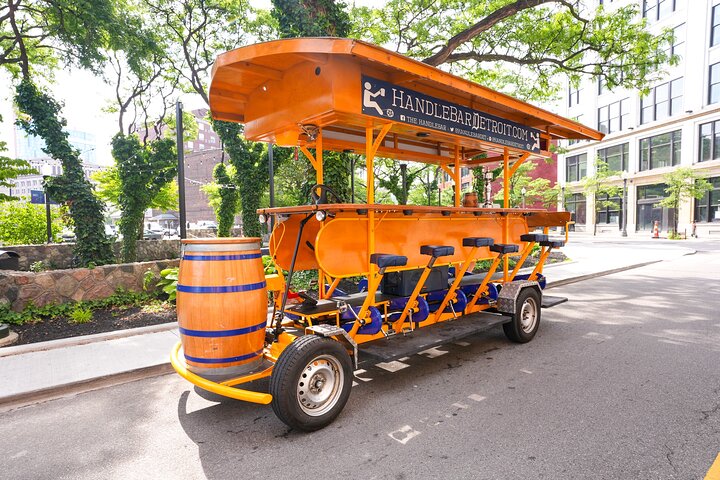 Tour privado por Detroit Pedal Pub – Una experiencia de primera clase en el centro