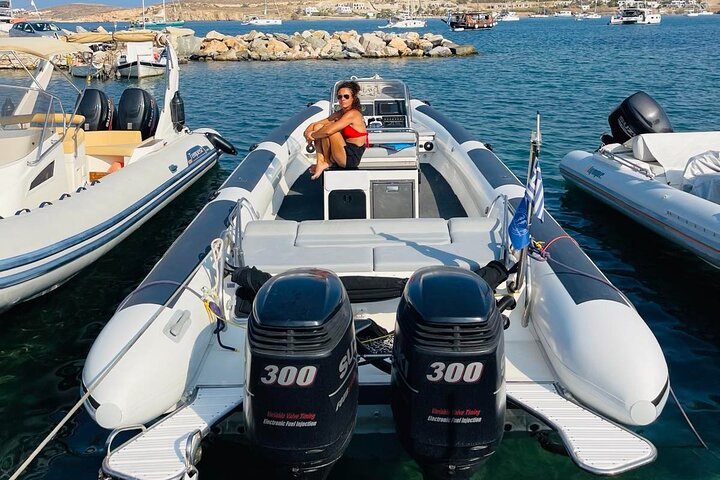 Esplora le Cicladi di Paros Antiparos con un tour privato di lusso