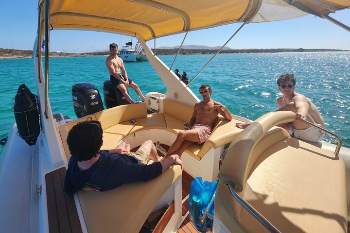 Esplora le Cicladi di Paros Antiparos con un tour privato di lusso