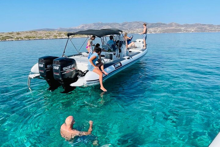Esplora le Cicladi di Paros Antiparos con un tour privato di lusso