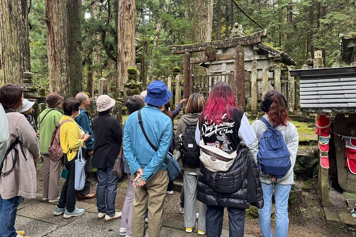 Koyasan : Visita obligada al cementerio Okuno-in 2 - Visita guiada de una hora