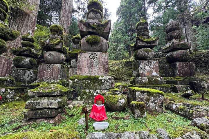 Koyasan : Visita obligada al cementerio Okuno-in 2 - Visita guiada de una hora