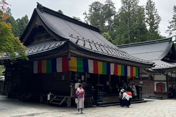 Koyasan : Visita obligada al cementerio Okuno-in 2 - Visita guiada de una hora