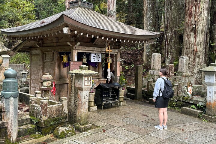 Koyasan : Visita obligada al cementerio Okuno-in 2 - Visita guiada de una hora