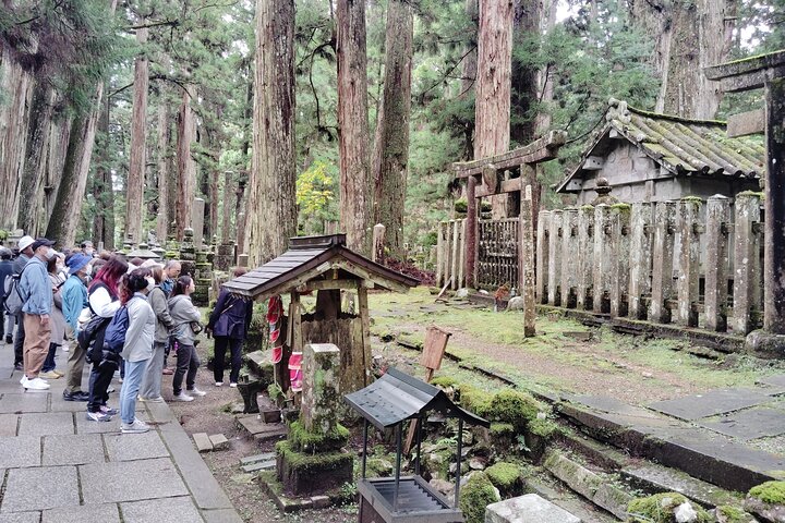 Koyasan : Visita obligada al cementerio Okuno-in 2 - Visita guiada de una hora