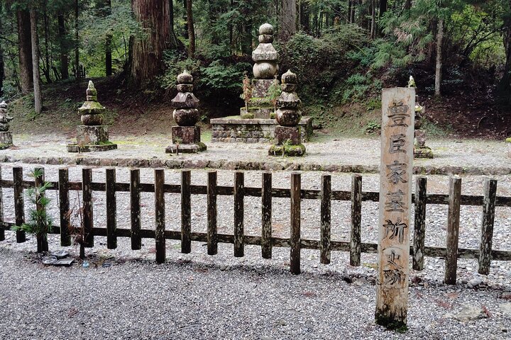 Koyasan : Visita obligada al cementerio Okuno-in 2 - Visita guiada de una hora