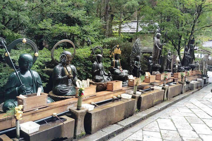 Koyasan : Visita obligada al cementerio Okuno-in 2 - Visita guiada de una hora