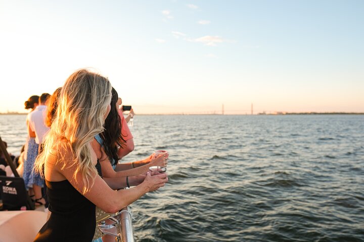 Hoteller i nærheten av Charleston Iconic Sunset Sail - Lux Catamaran w/Bar & Bad