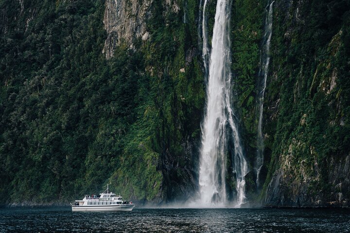 Milford Sound Coach, Cruise en Flight Sightseeing Tour vanuit Queenstown
