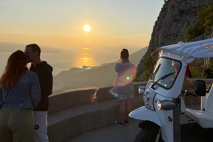 Makarska: Skywalk Tour med en Tuk Tuk - Skip the line billett