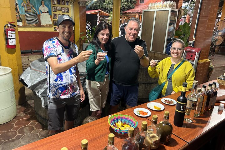 Kook het water 2,5 uur lang, Mitla, Tule, textiel en mezcal voor een dag.