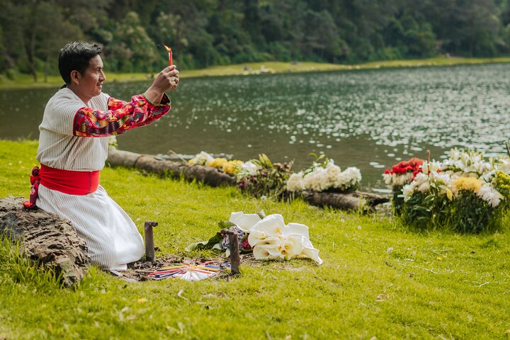 Escursione al Lago Sacro Chicabal, poi Tour di un villaggio Maya - Giornata intera