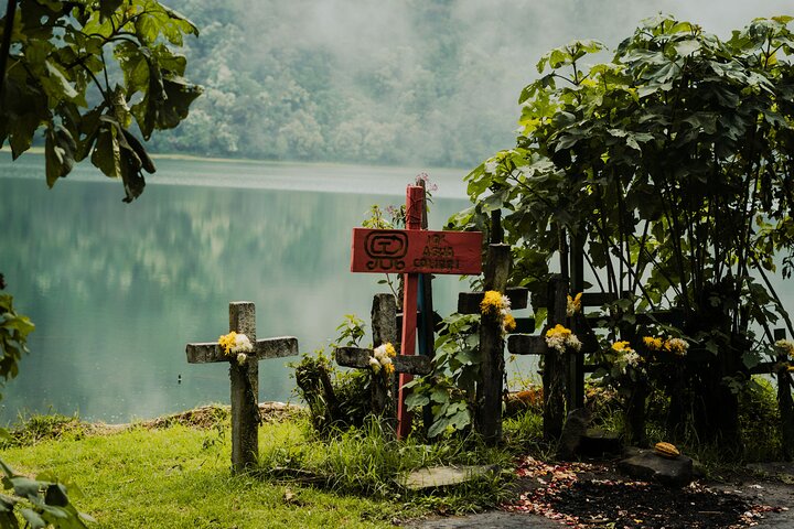 Escursione al Lago Sacro Chicabal, poi Tour di un villaggio Maya - Giornata intera