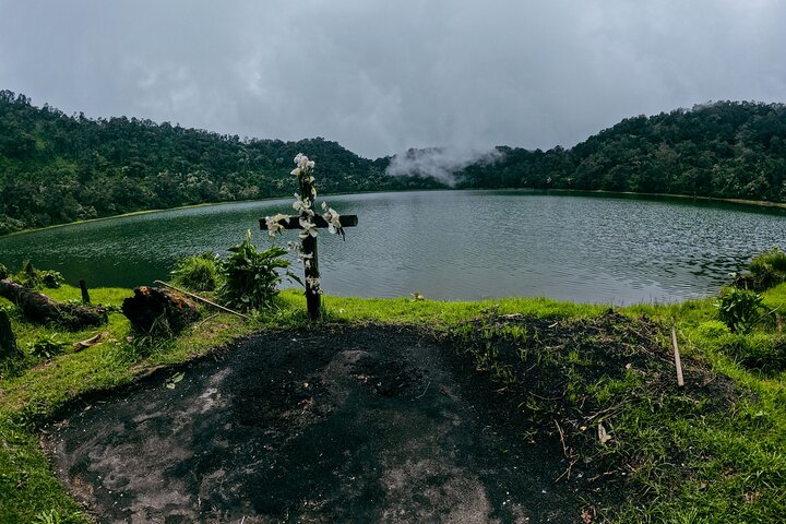 Escursione al Lago Sacro Chicabal, poi Tour di un villaggio Maya - Giornata intera