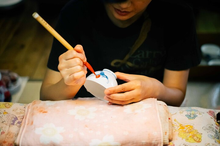 Exklusiv rundtur i Kakiemon Kiln och konsten att Nigoshide