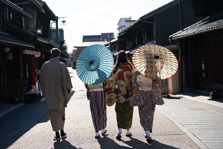 Lantern og mini japansk paraply maleri med håndverker besøk