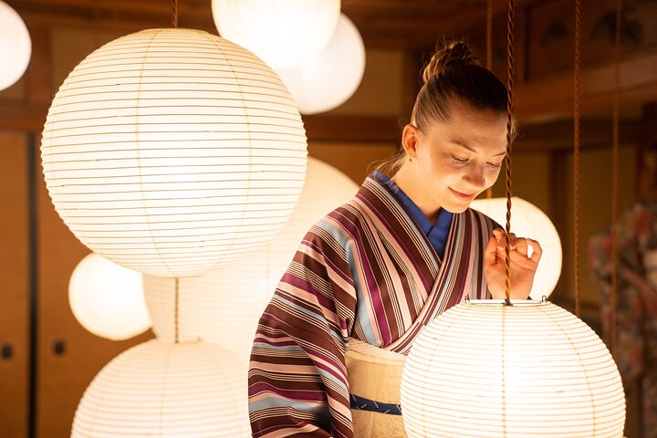 Lantern og mini japansk paraply maleri med håndverker besøk
