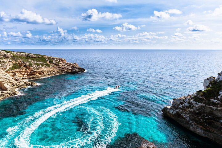 Boat Trip from Cala Figuera to Calo de Moro, S'almonia, Cala Màrmols. Mallorca.
