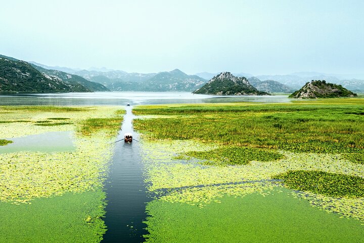 Skadar Lake National Park Guidad båttur med träbåt