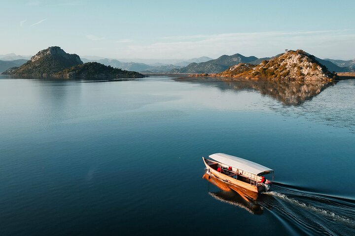 Skadar Lake Nationalpark : Geführte Bootstour zum Kloster Kom