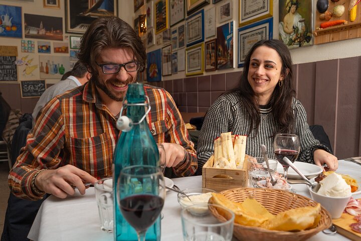 Bologna Kleingruppen-Speisentour mit Vollverpflegung & lokalem Food Experten