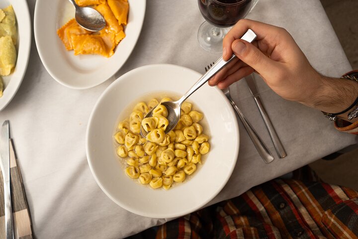 Bologna Kleingruppen-Speisentour mit Vollverpflegung & lokalem Food Experten