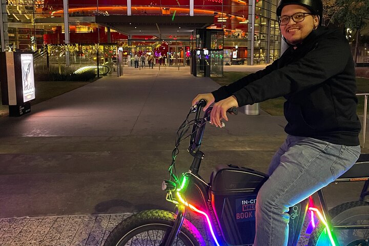 Downtown Dallas : Excursion de 2 heures à vélo électrique au coucher du soleil – Lumières de la ville et Skyline