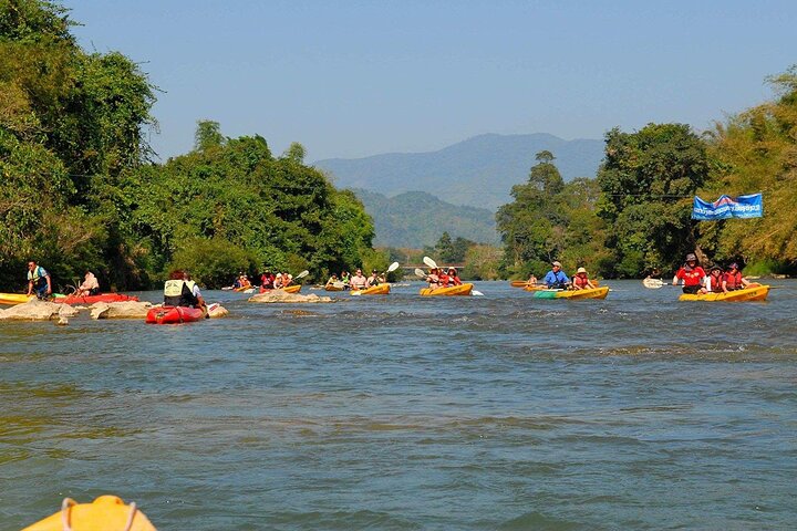 Vang Vieng Kajakpaddling, Zipline, Tham Chang Cave och Water Cave