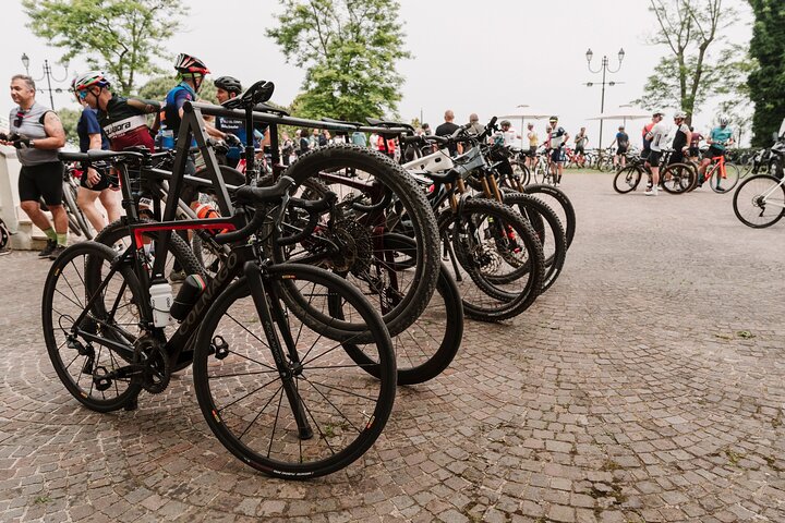 E Bike Alquiler de carreteras de grava y visitas guiadas