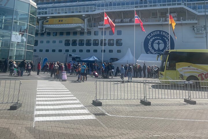 Trasferimento in furgone privato dal terminal crociere di Kiel ad Amburgo