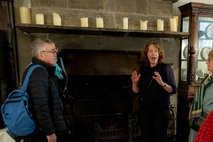 Tour privado de la historia oscura de Ennis con la Dra. Jane O'Brien (1-6 personas)