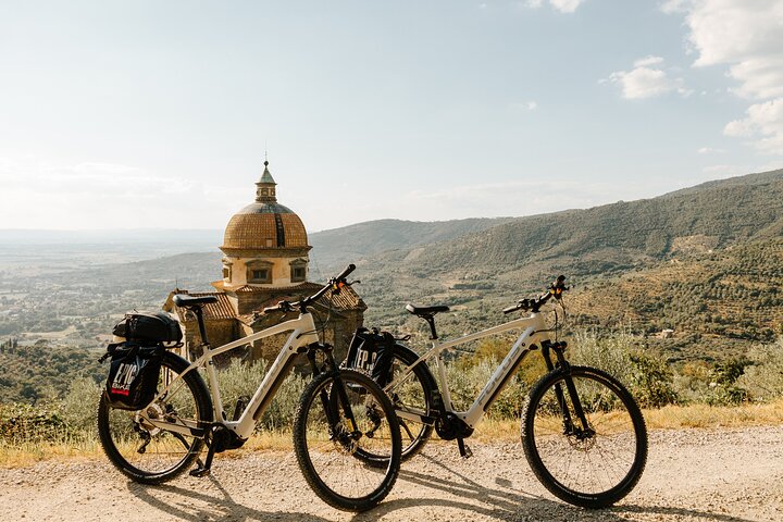 Cortona - Facile eBike tour guidato intorno alla città Etrusca