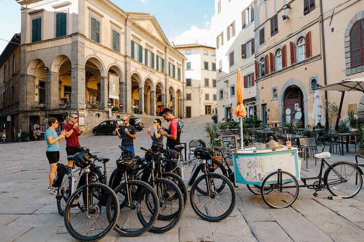 Cortona - Facile eBike tour guidato intorno alla città Etrusca