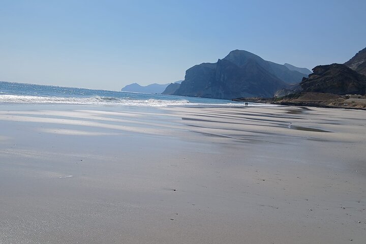 West Salalah Tour - Caraibi d'Oriente - Spiaggia di Fazayah con città