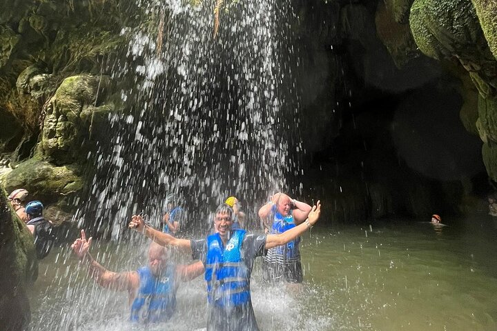 Cueva del Indio en Charco Azul Grot en Waterval Avontuur