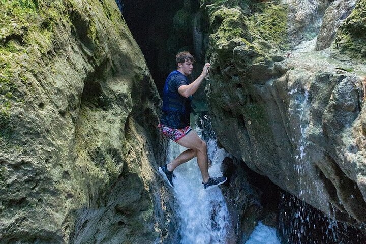 Cueva del Indio en Charco Azul Grot en Waterval Avontuur