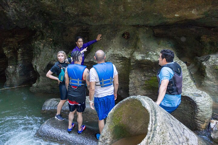 Cueva del Indio en Charco Azul Grot en Waterval Avontuur