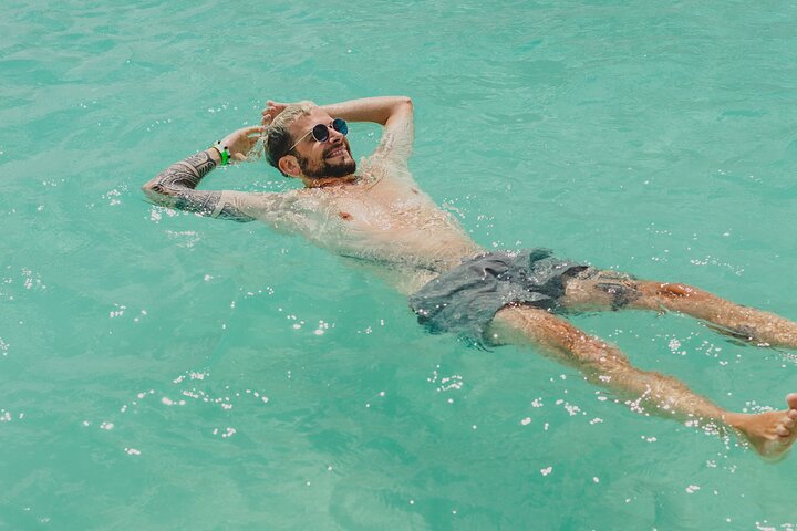 Tour en barco por la laguna de Bacalar con barra libre y aperitivos