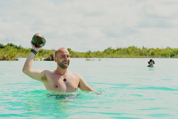 Tour en barco por la laguna de Bacalar con barra libre y aperitivos